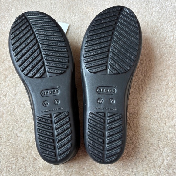 Crocs Sanrah Strappy Wedge Sandals Black Women's Size 7 Comfort Slip On NWT - Picture 9 of 11